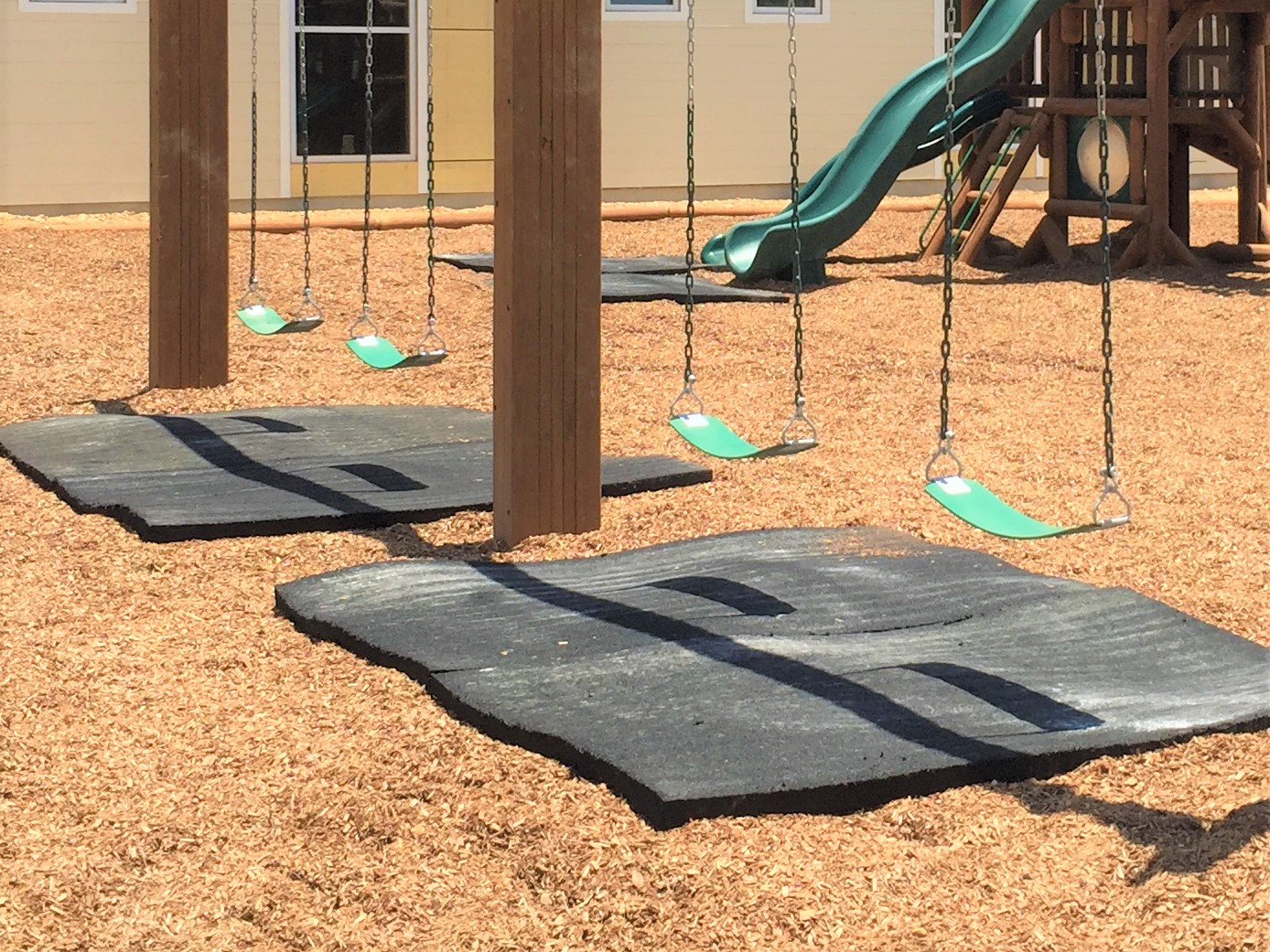 Independent Play & Free Standing 365 Heavy Duty Swing and Slide Mat (1)