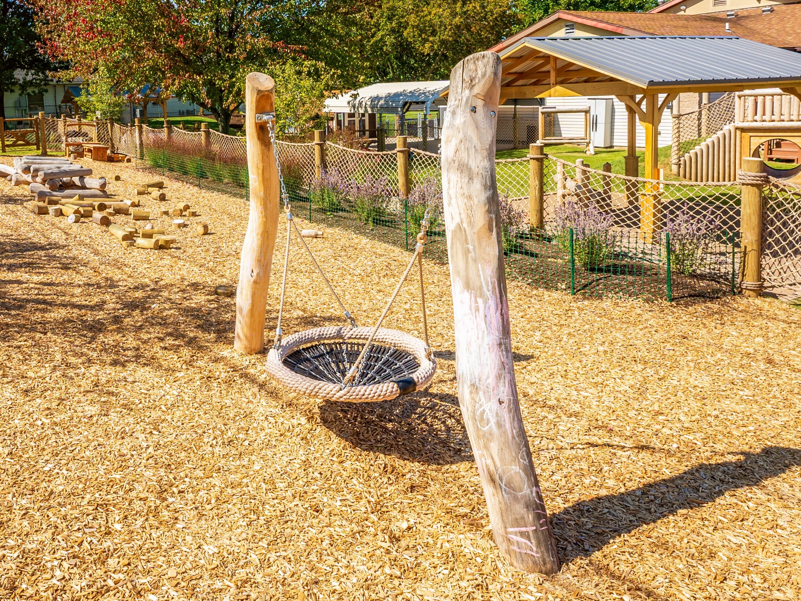 Independent Play & Free Standing 352 Tilted Posts- Birds Nest (1)