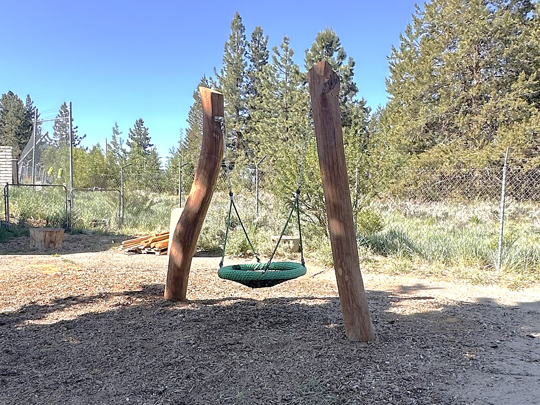 Independent Play & Free Standing 354 Tilted Posts- Birds Nest (3)