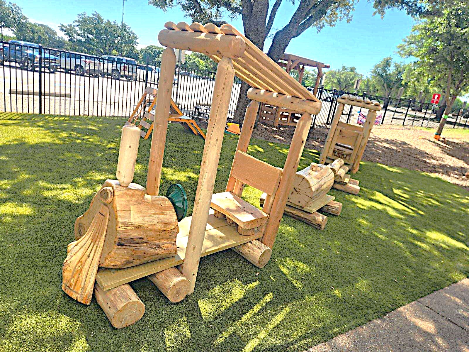 Independent Play & Free Standing 240 Trail Train (2)